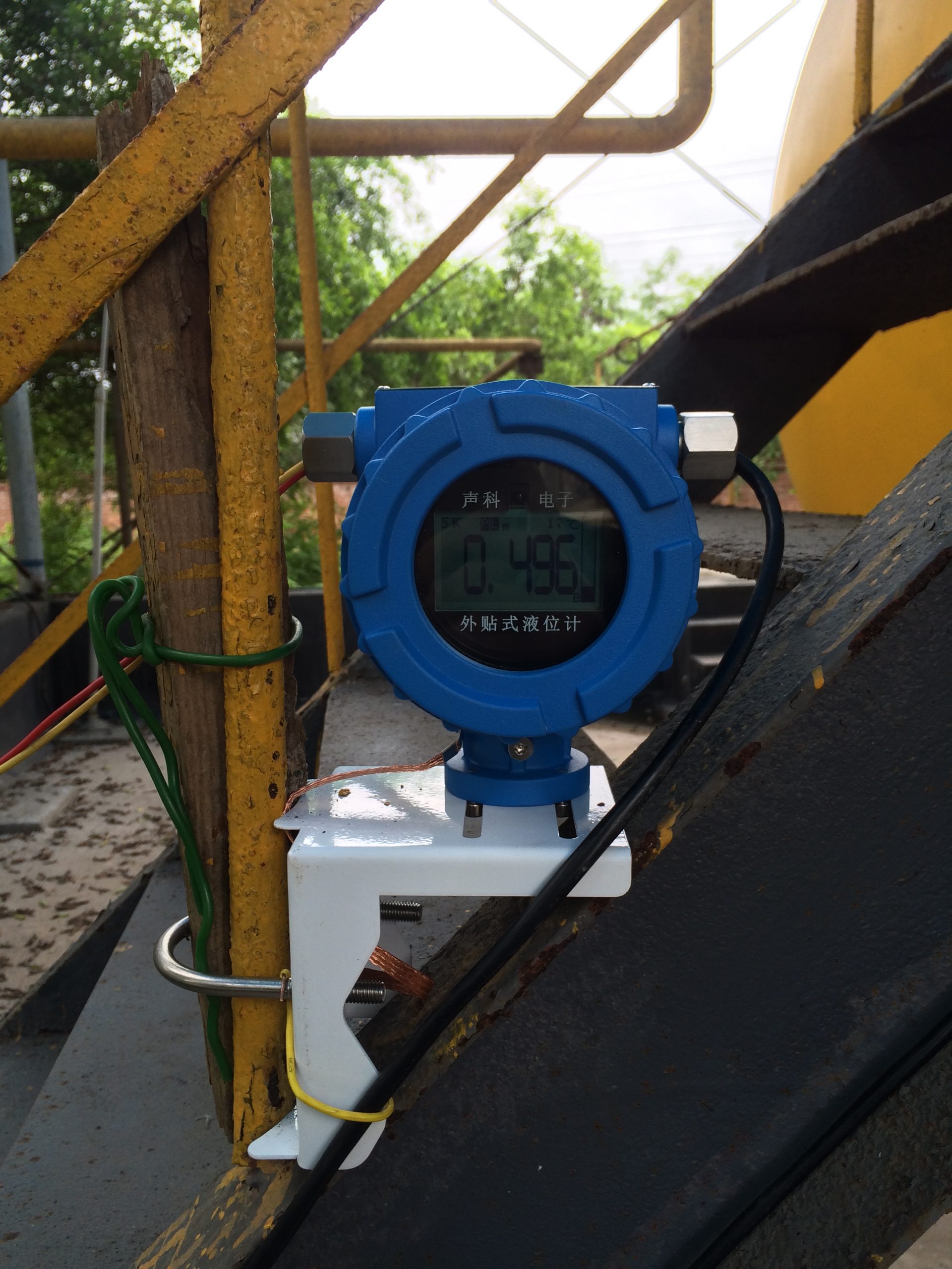 How to choose liquid level gauge in petrochemical tank farm?